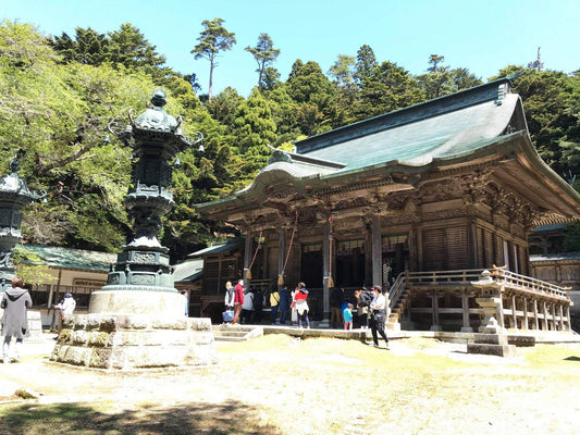 南正人先生の鹿のウンチを採集　イン　金華山